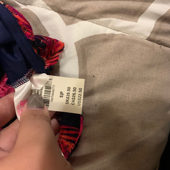 Victoria’s Secret pink bralette - Picture 3 of 3